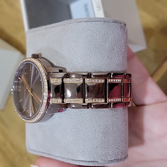 Michael Kors Watch - Picture 2 of 3